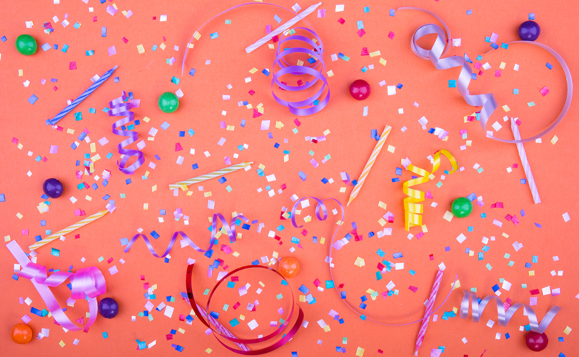 Balóny, sviečky, konfety