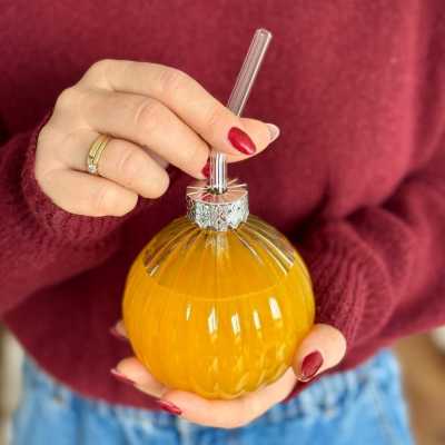 Vianočný sklenený pohár v tvare vianočnej gule so sklenenou slamkou 400 ml Obrázok pre Vianočný sklenený pohár v tvare vianočnej gule so sklenenou slamkou 400 ml