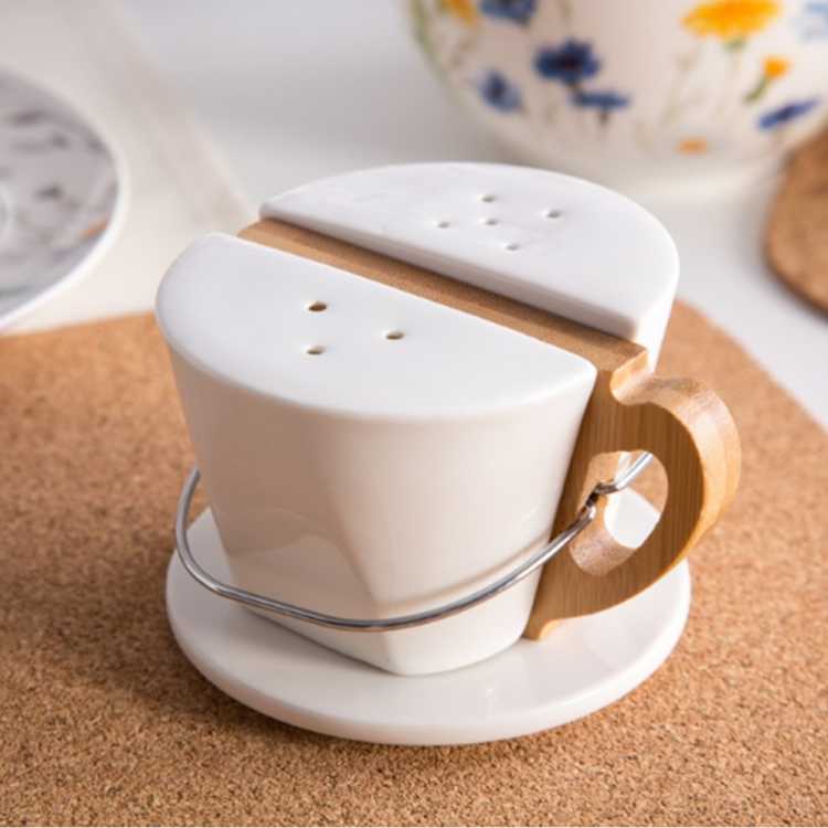 Obrázok pre Soľnička a korenička porcelánová sada bambusová úchytka 