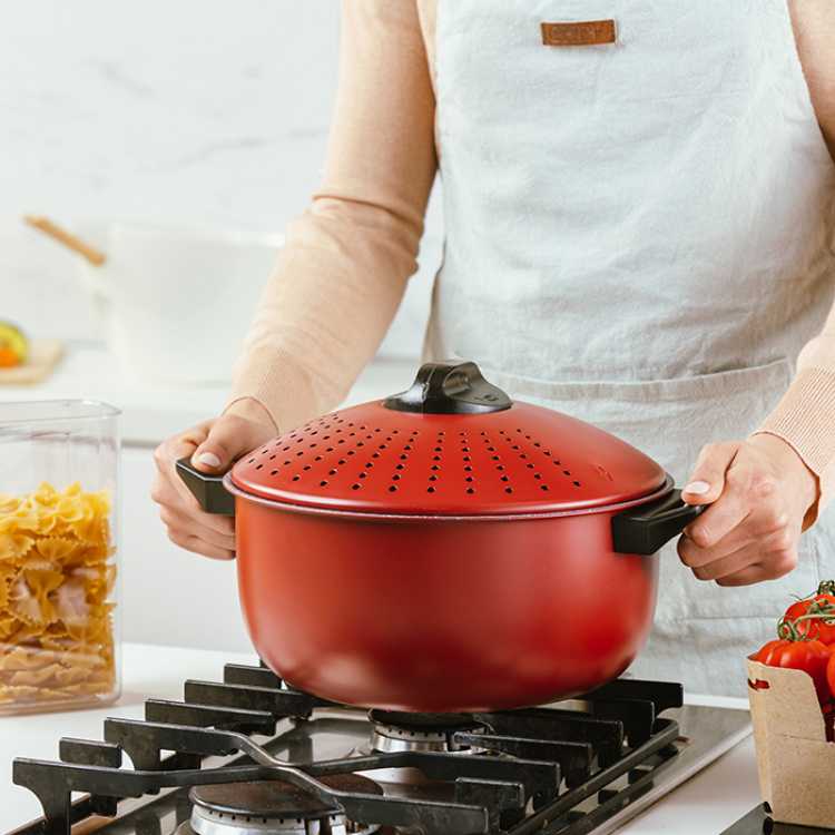 Obrázok pre NAVA Taurus hrniec s pokrievkou na cedenie 24cm